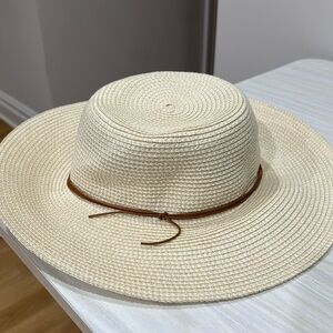 Aritzia paper straw hat